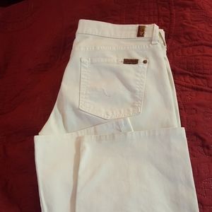 7 for All Mankind off white jeans. Sz 28.